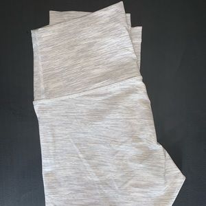 Lululemon wonder under  color size 6 21’
